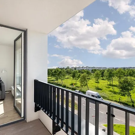 - Aparts Wlochy Apartment *