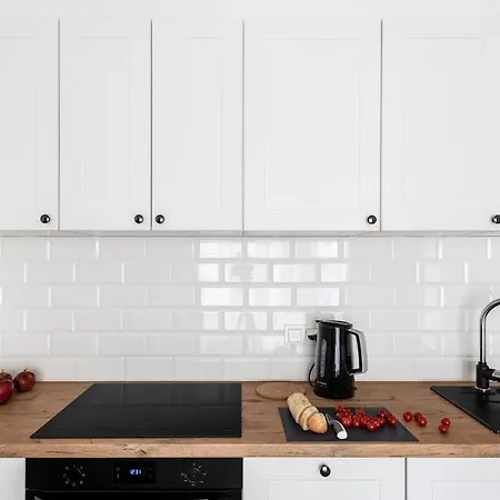 - Aparts Wlochy Apartment